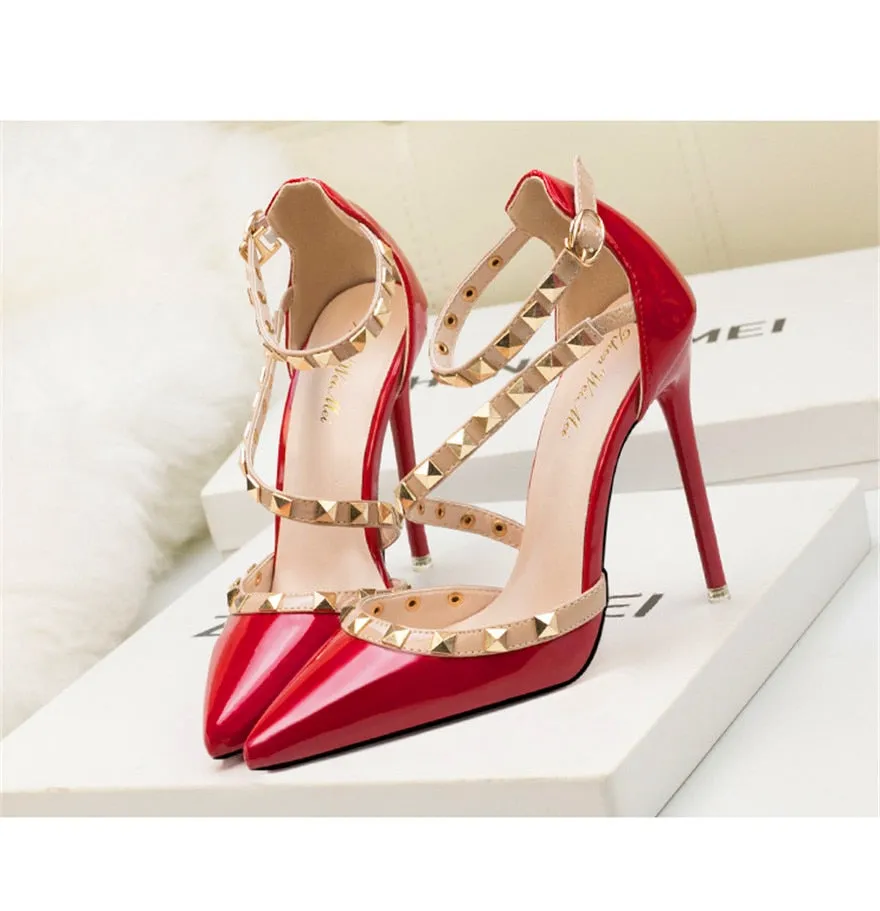 Cut-Outs Party Pumps
