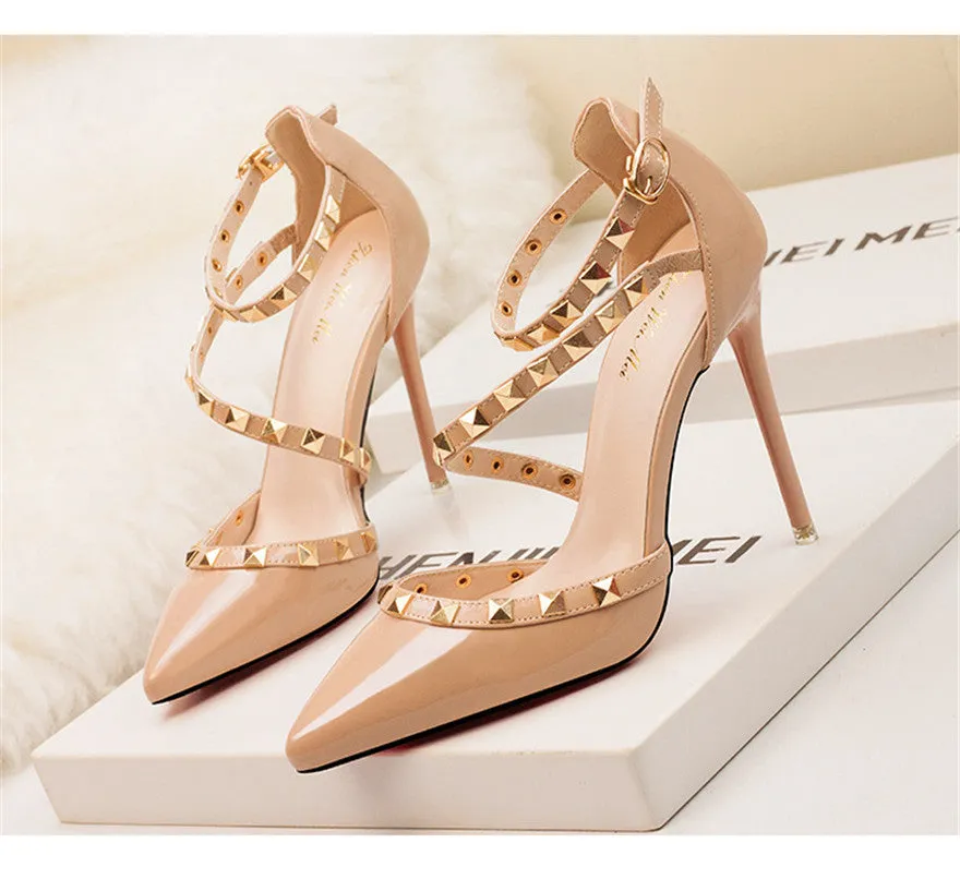 Cut-Outs Party Pumps