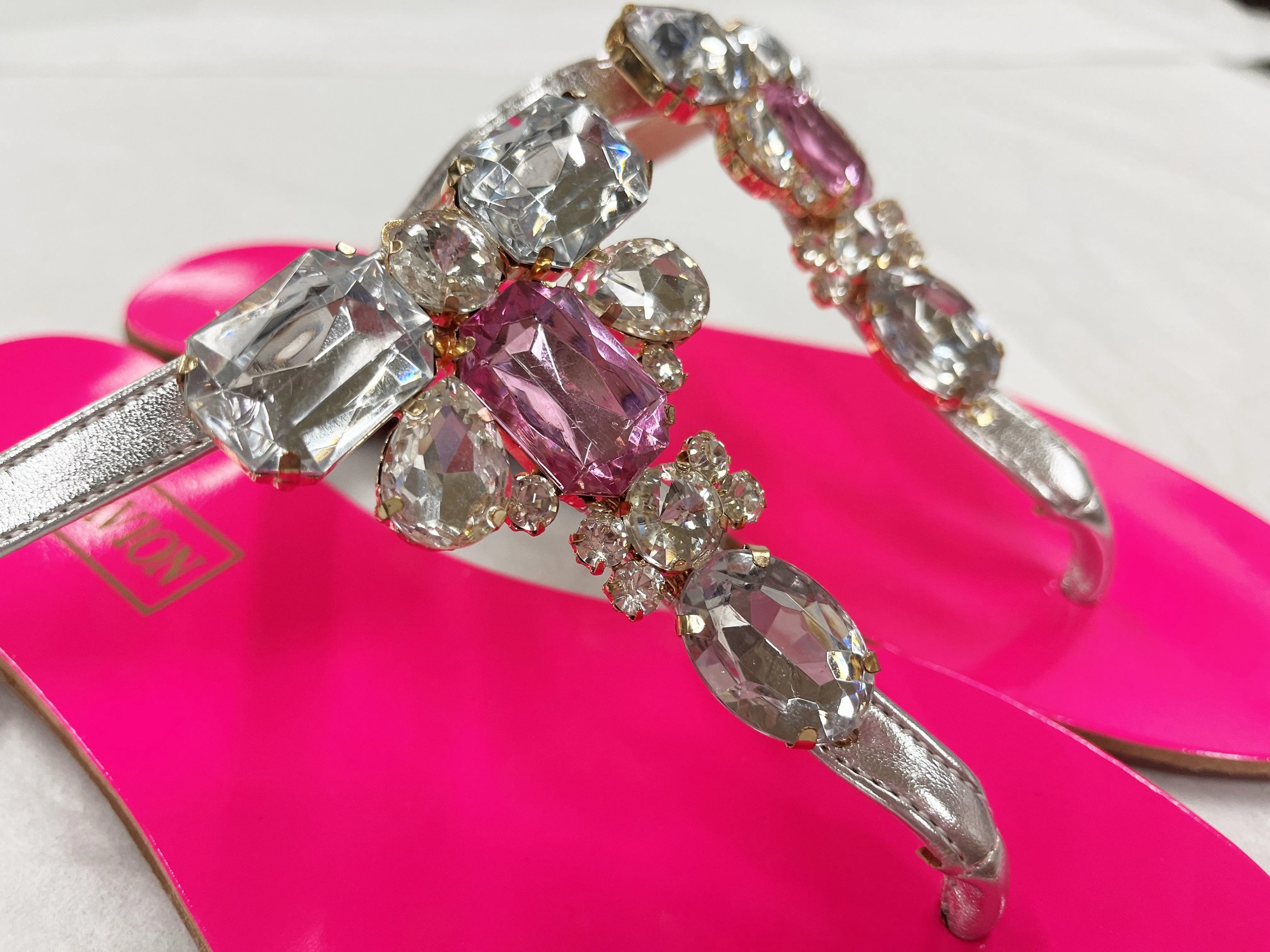 Ventutto Rio Fuchsia Silver Crystal Cluster T-Strap Slippers - 9
